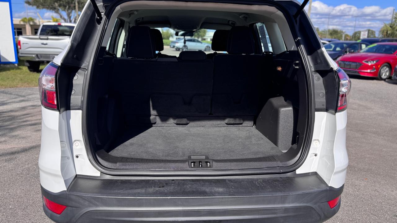 Ford Escapes Fwd - Thumbnail 5