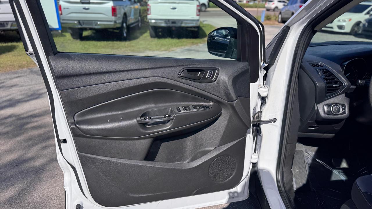 Ford Escapes Fwd - Thumbnail 13