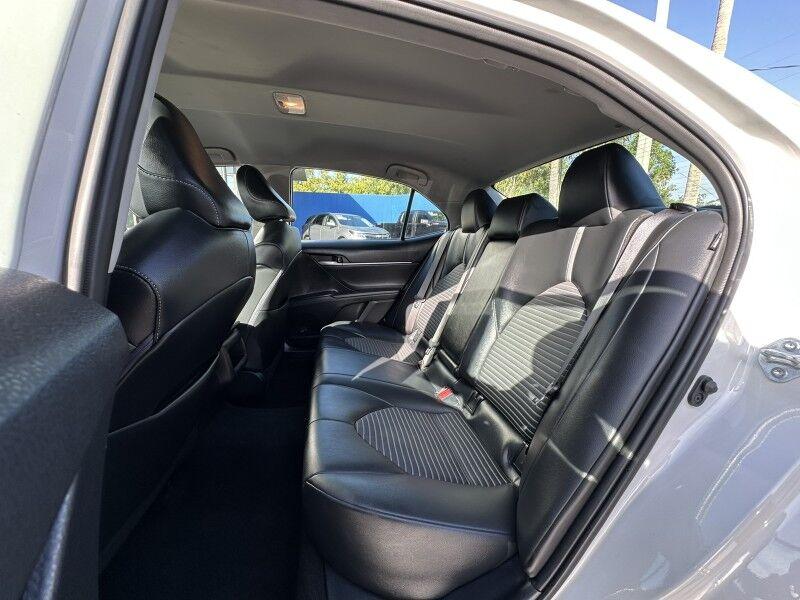 Toyota Camry - Thumbnail 16