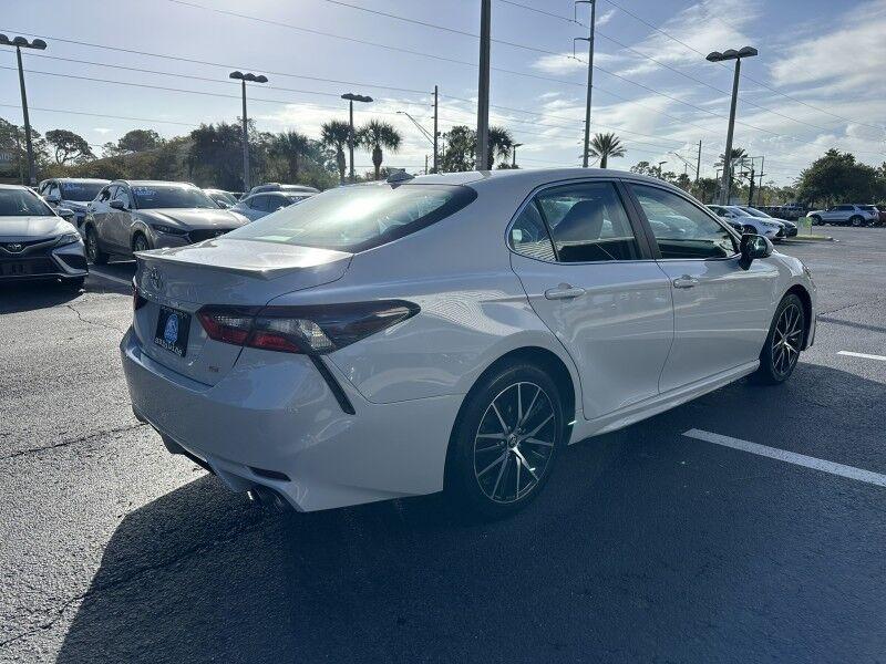 Toyota Camry - Thumbnail 6