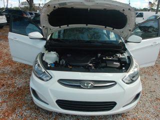 Hyundai Accent - Thumbnail 3