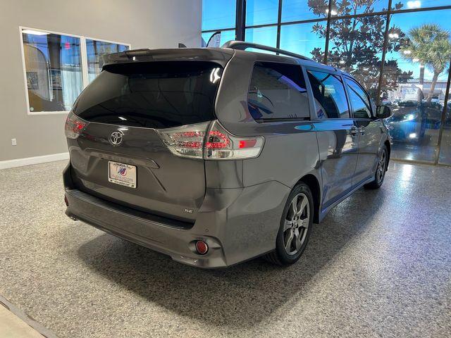 Toyota Sienna Se Premium 8-Passenger | Longwood, Fl | Millenia Motors - Thumbnail 5