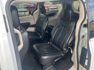 Chrysler Pacifica - Thumbnail 3