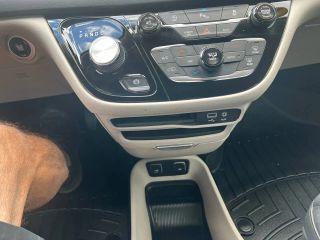 Chrysler Pacifica - Thumbnail 17