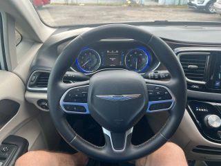 Chrysler Pacifica - Thumbnail 13