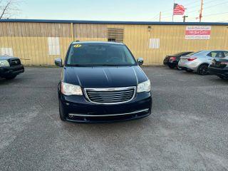 Chrysler Town & Country - Thumbnail 9