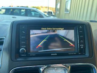 Chrysler Town & Country - Thumbnail 17