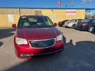 Chrysler Town & Country - Thumbnail 9