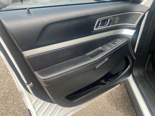 Ford Explorer - Thumbnail 11