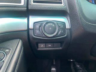 Ford Explorer - Thumbnail 2