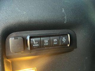 Ford Explorer - Thumbnail 5