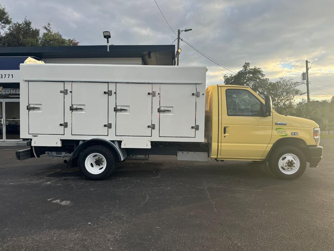 Ford E-Series Cutawayrefrigerated Truck - Thumbnail 6