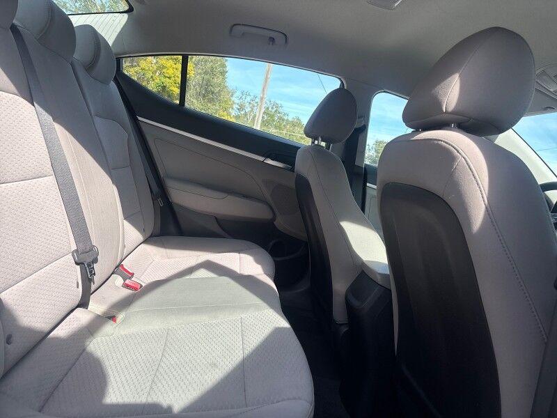 Hyundai Elantra - Thumbnail 12