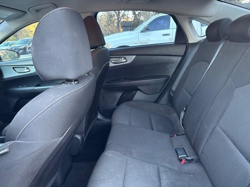 Kia Forte - Thumbnail 11