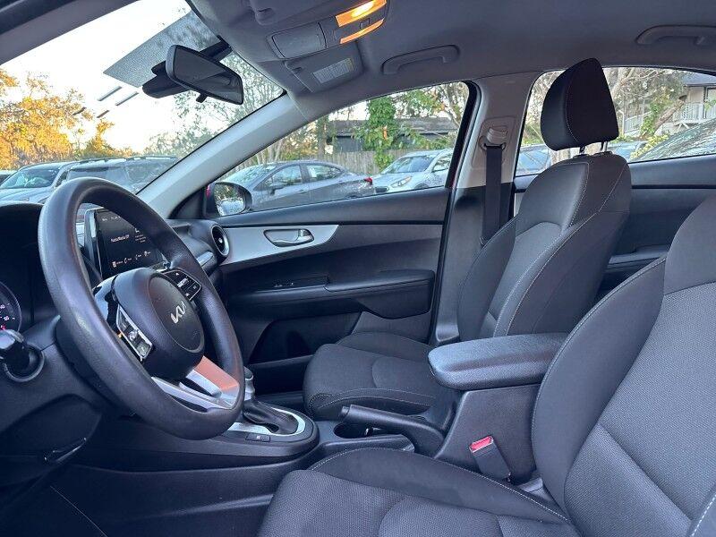 Kia Forte - Thumbnail 10