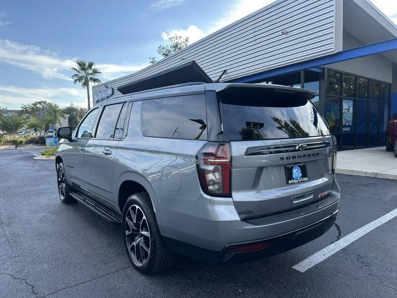 Chevrolet Suburban - Thumbnail 3