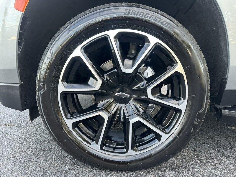 Chevrolet Suburban - Thumbnail 11