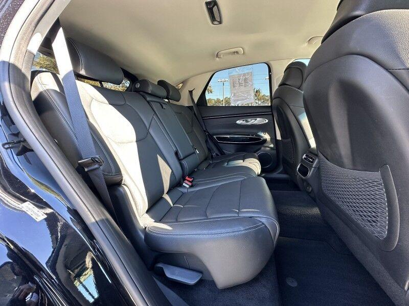 Genesis GV70 - Thumbnail 17