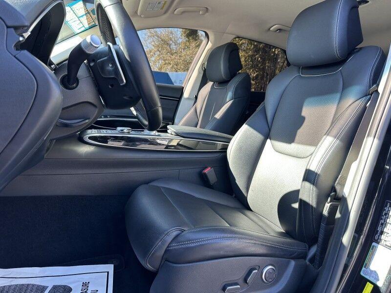 Genesis GV70 - Thumbnail 13