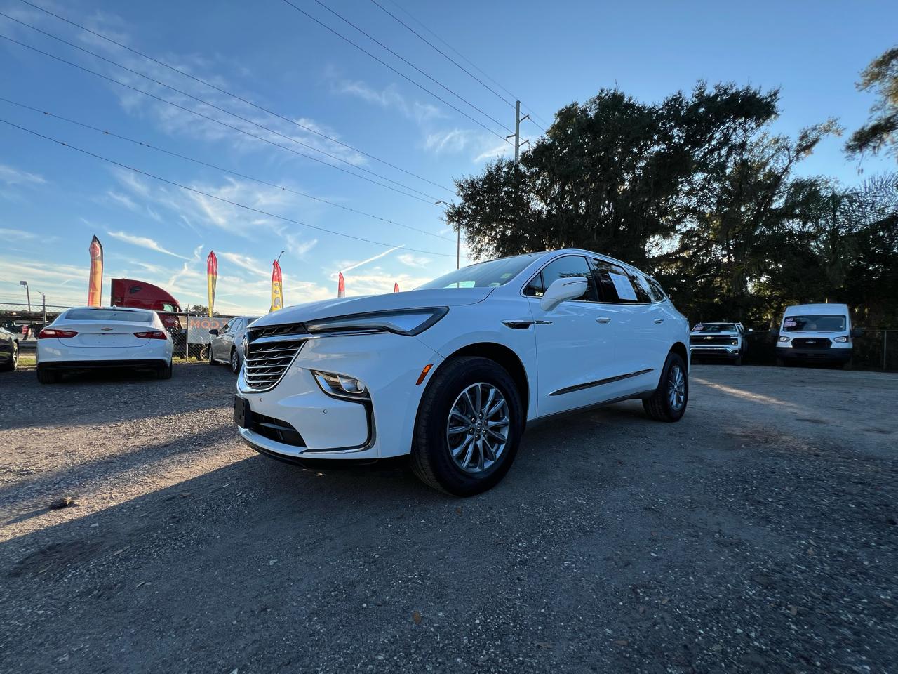 Buick Enclave - Thumbnail 2