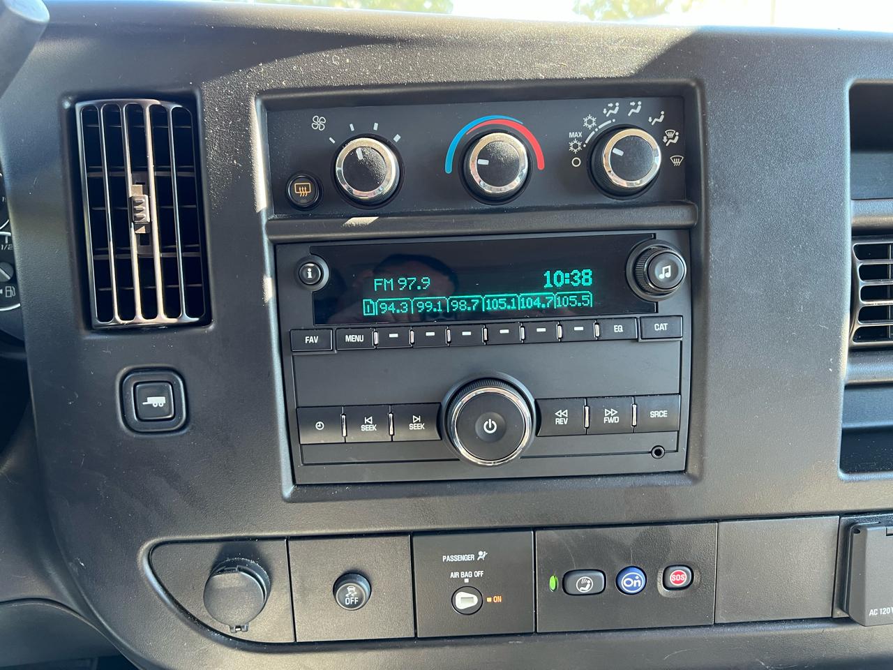 Chevrolet Express - Thumbnail 17