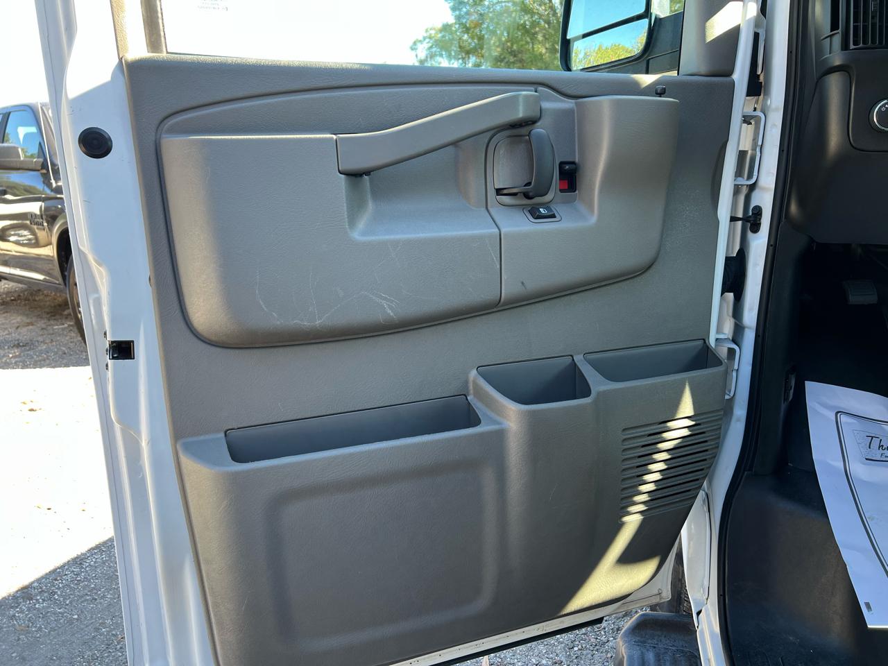 Chevrolet Express - Thumbnail 12