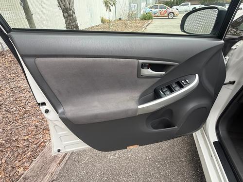 Toyota Prius Hybrid Ii Smartkey Only 107K Miles - Car For Sale - Tampa Hybrids Inc. - Thumbnail 9