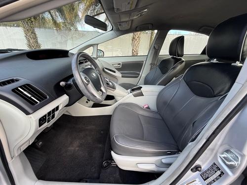 Toyota Prius Hybrid Two Leather Lift Kit & Oversized Tires Brand New Hybrid Battery! 187K Miles Sold - Car  - Thumbnail 10