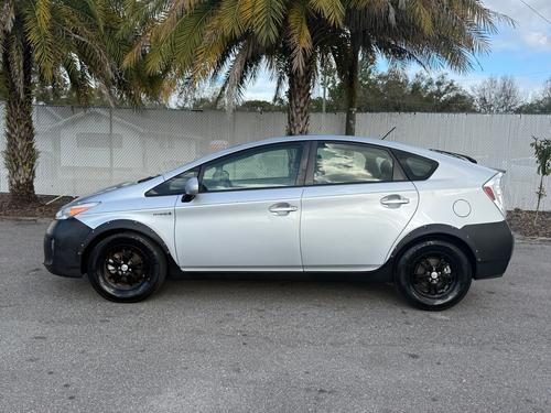 Toyota Prius Hybrid Two Leather Lift Kit & Oversized Tires Brand New Hybrid Battery! 187K Miles Sold - Car  - Thumbnail 5