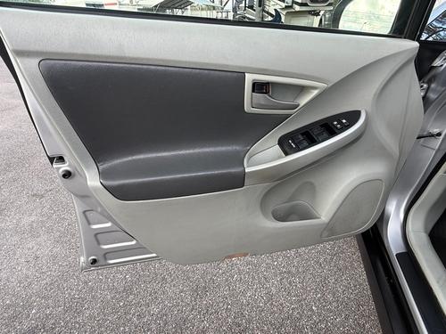 Toyota Prius Hybrid Two Leather Lift Kit & Oversized Tires Brand New Hybrid Battery! 187K Miles Sold - Car  - Thumbnail 9