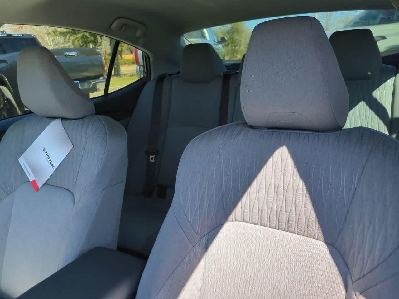 Toyota Camry Le - Thumbnail 9