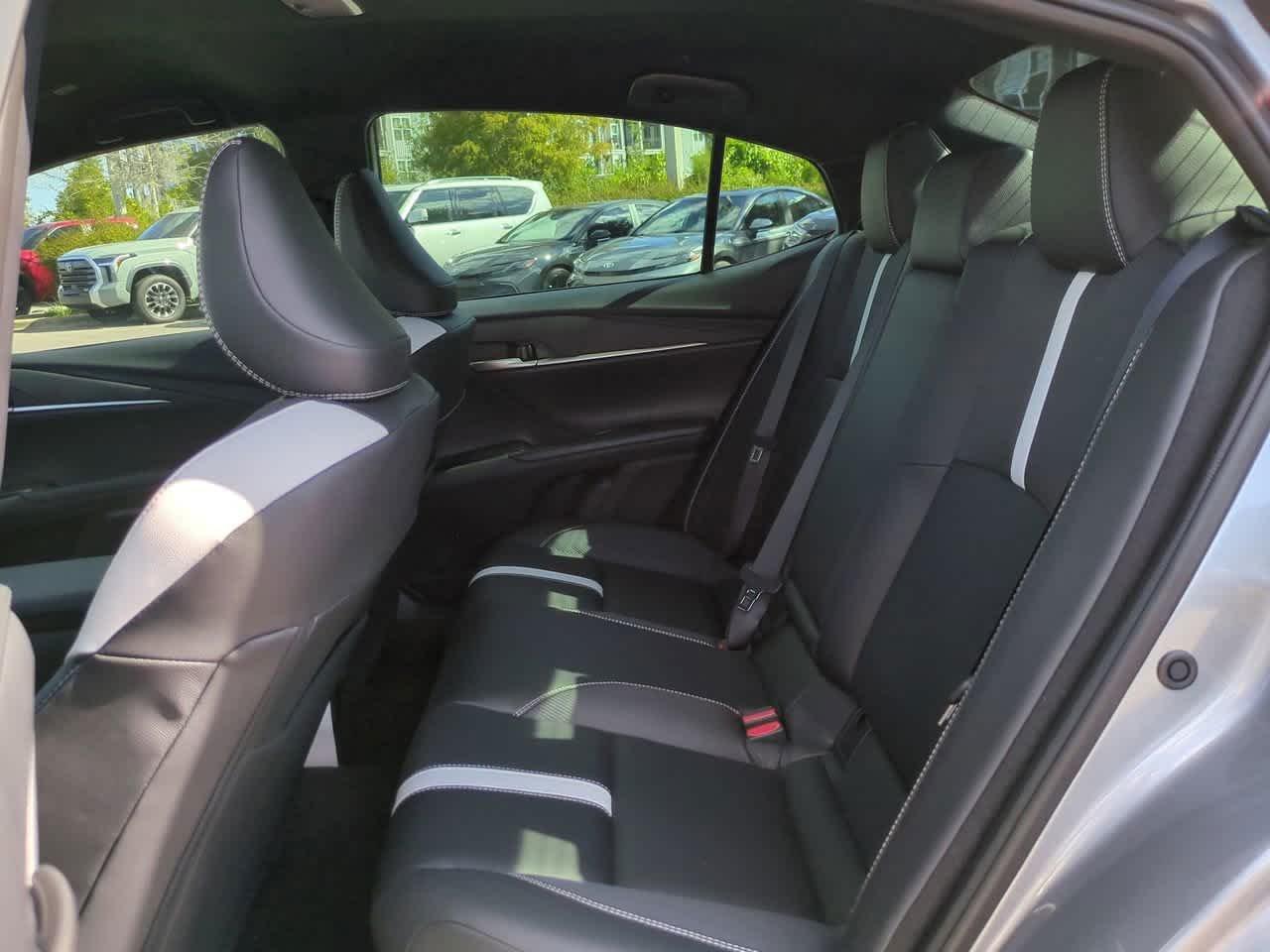 Toyota Camry Se - Thumbnail 14