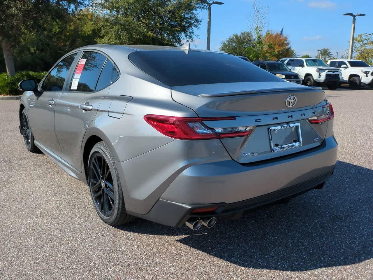 Toyota Camry Se - Thumbnail 5