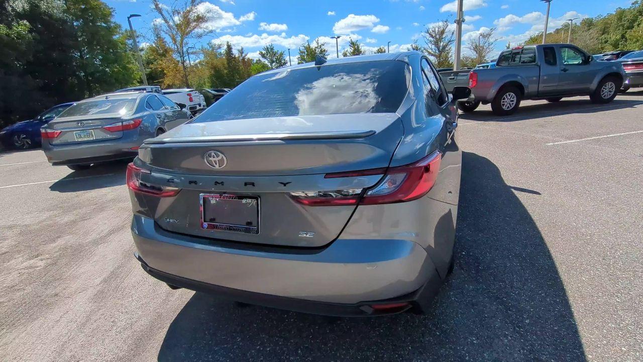Toyota Camry Se - Thumbnail 2