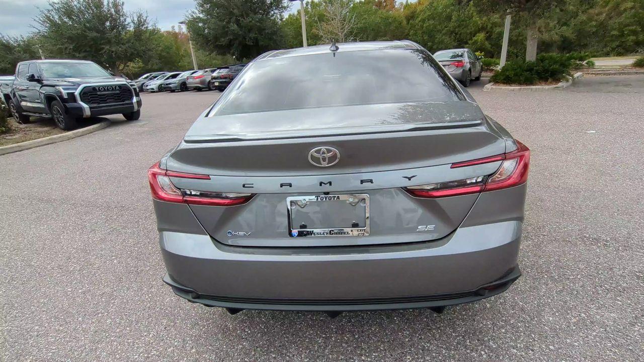 Toyota Camry Se - Thumbnail 2