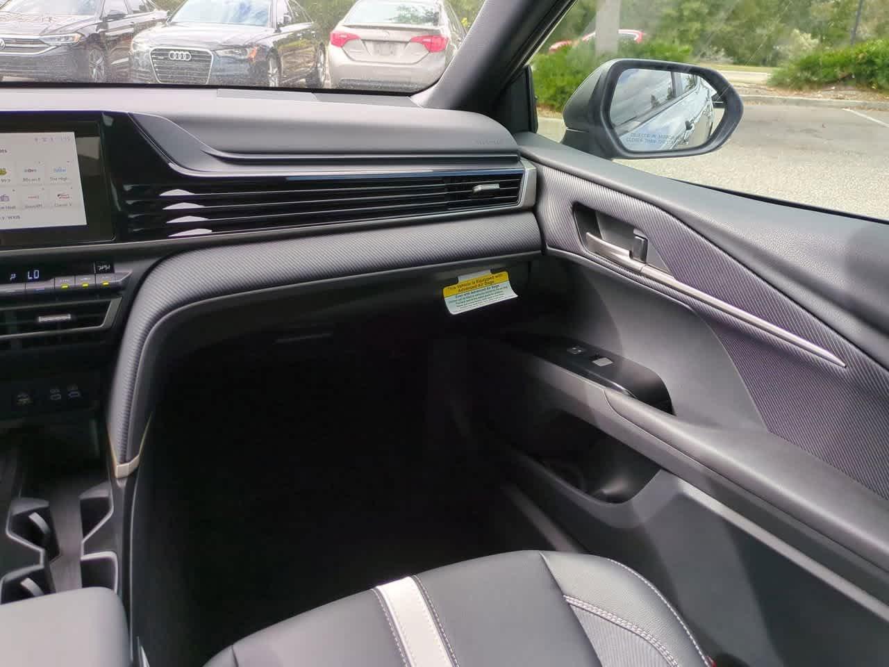 Toyota Camry Se - Thumbnail 17