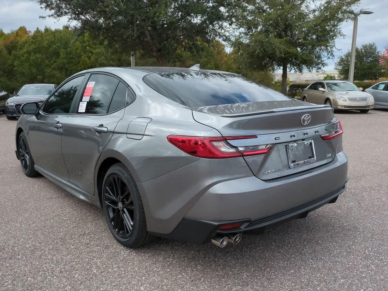 Toyota Camry Se - Thumbnail 5