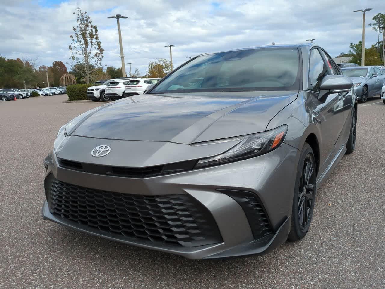 Toyota Camry Se - Thumbnail 3