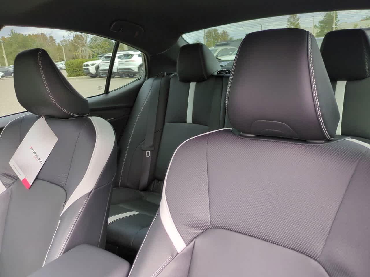 Toyota Camry Se - Thumbnail 9