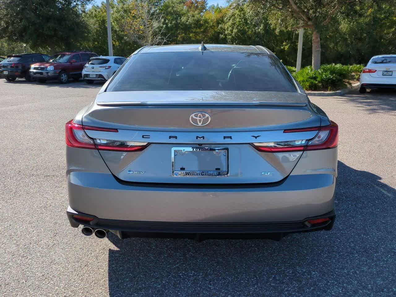 Toyota Camry Se - Thumbnail 6