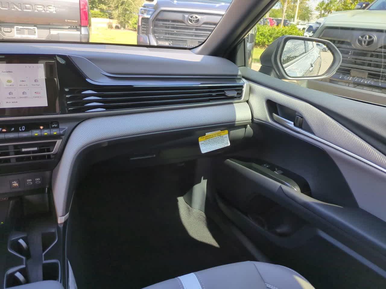 Toyota Camry Se - Thumbnail 17