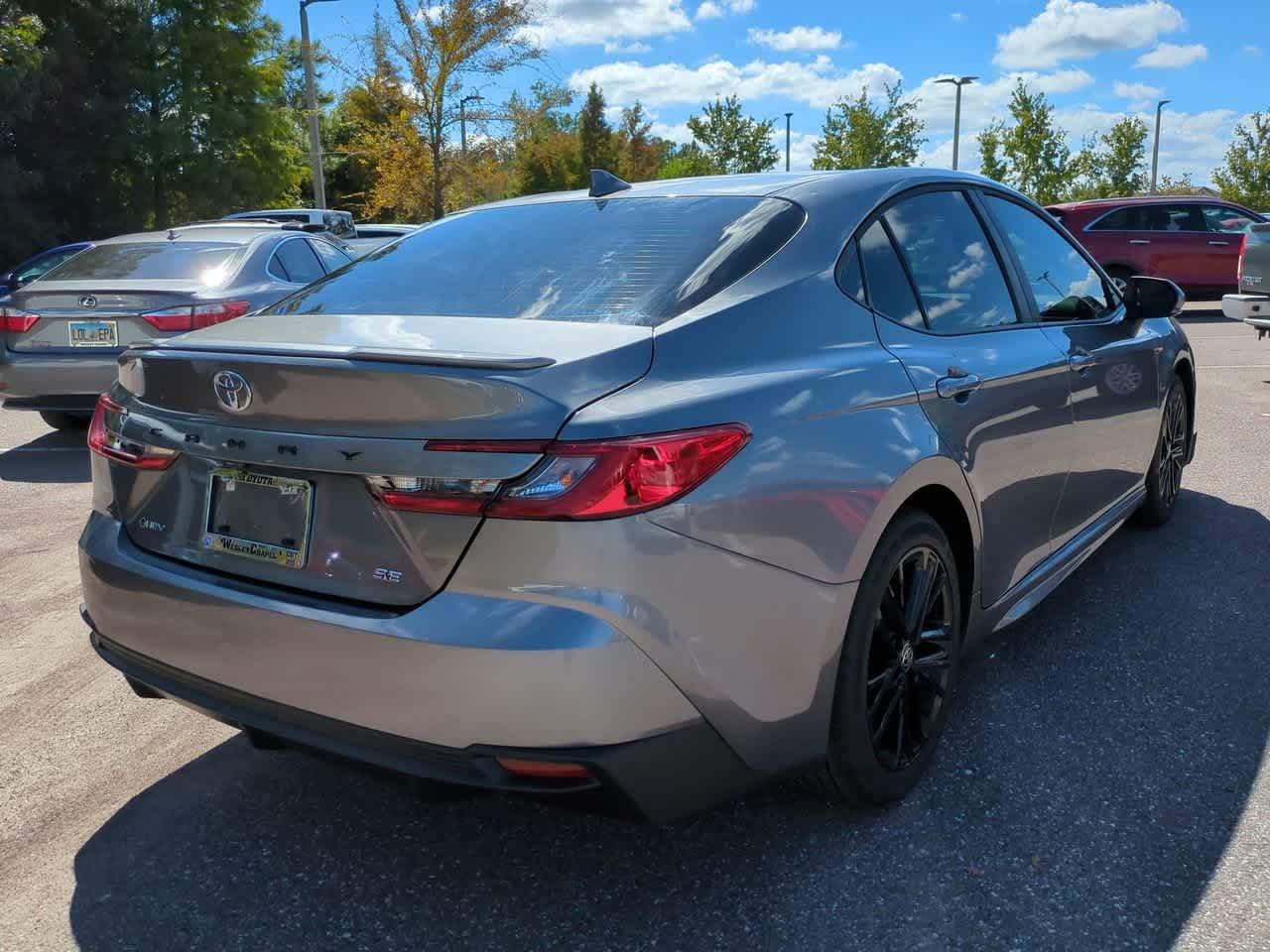 Toyota Camry Se - Thumbnail 7