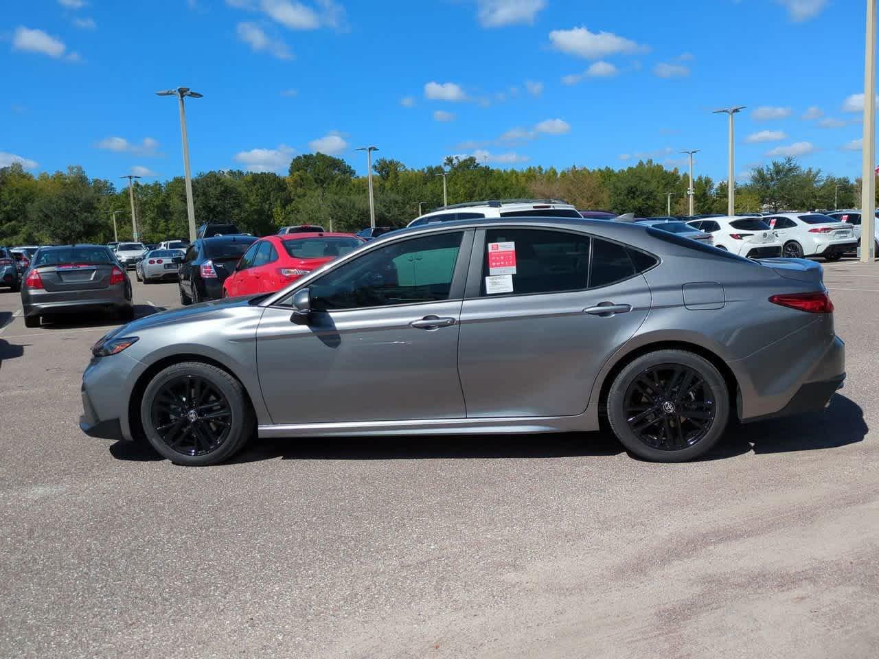 Toyota Camry Se - Thumbnail 4