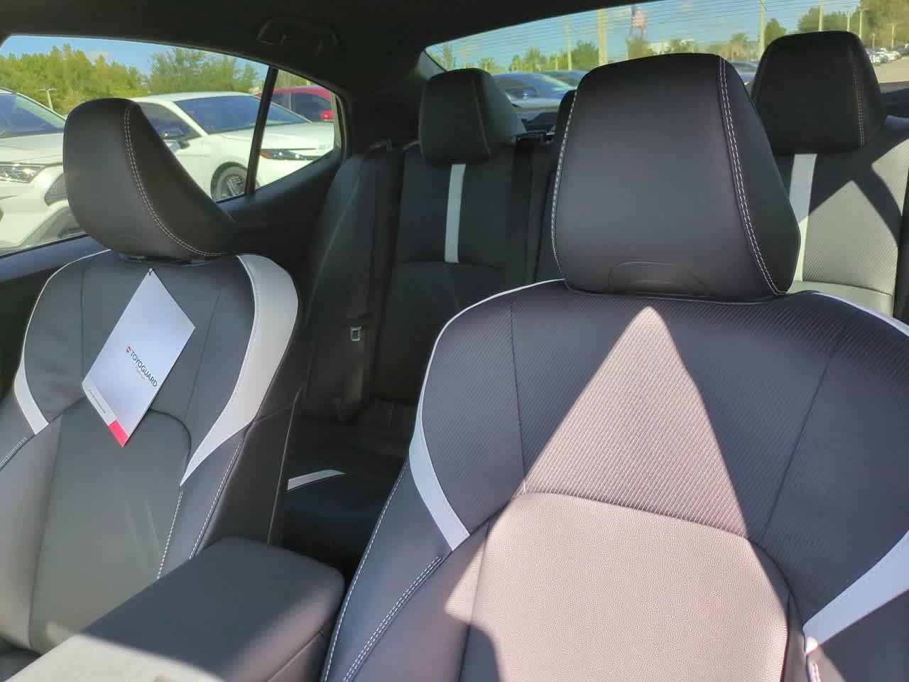 Toyota Camry Se - Thumbnail 9