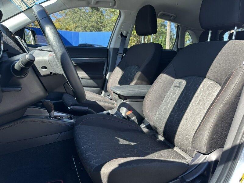 Mitsubishi Outlander Sport - Thumbnail 13