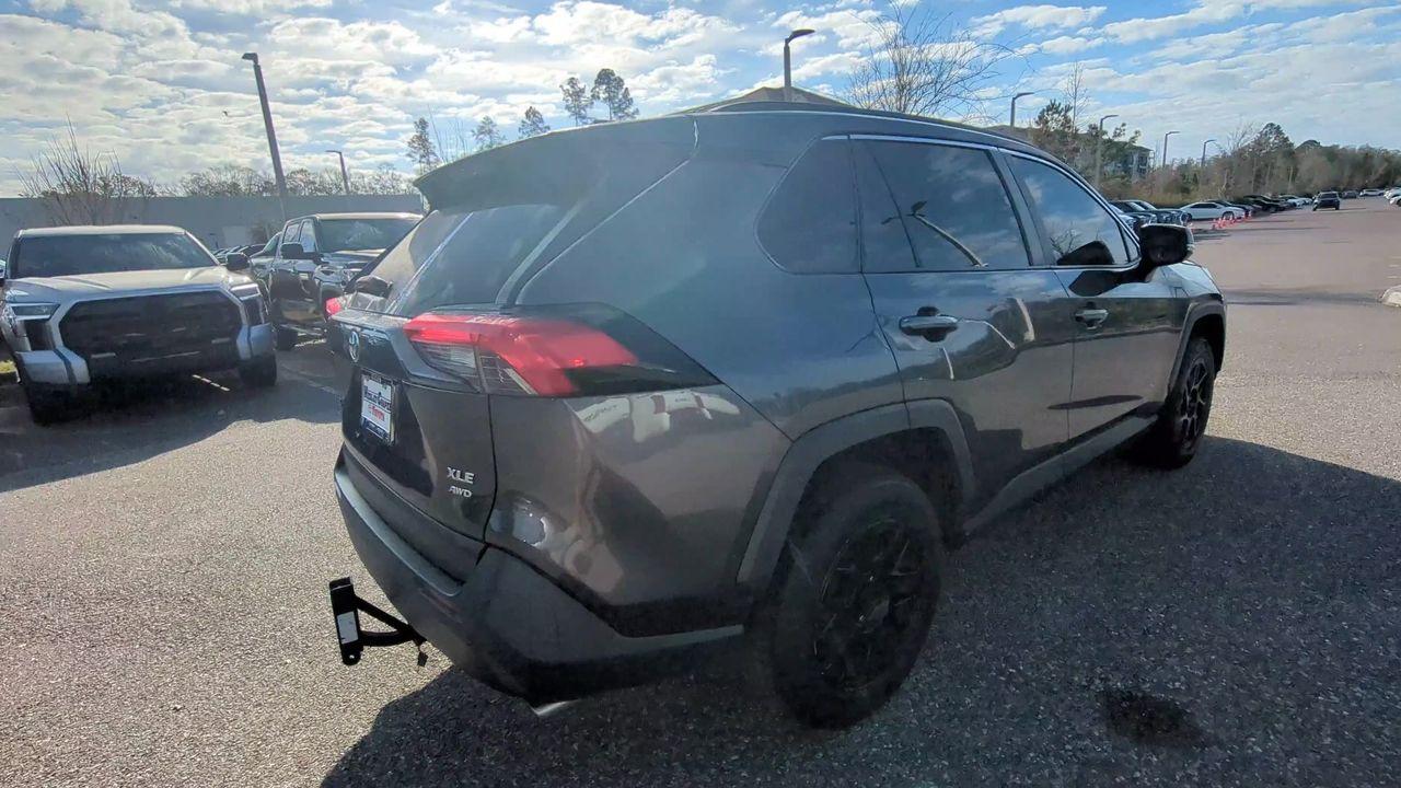 Toyota Rav4 Xle Awd - Thumbnail 2