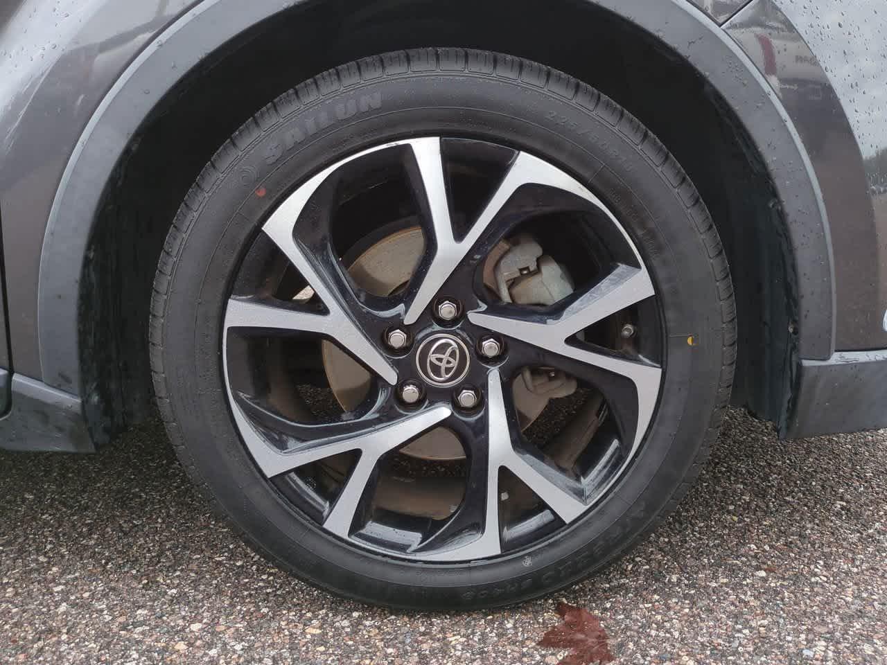 Toyota C-Hr Xle Premium Fwd Sport Utility - Thumbnail 12