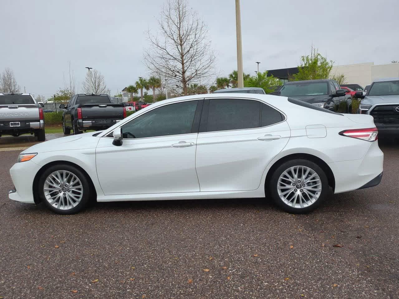 Toyota Camry Xle V6 Fwd - Thumbnail 4