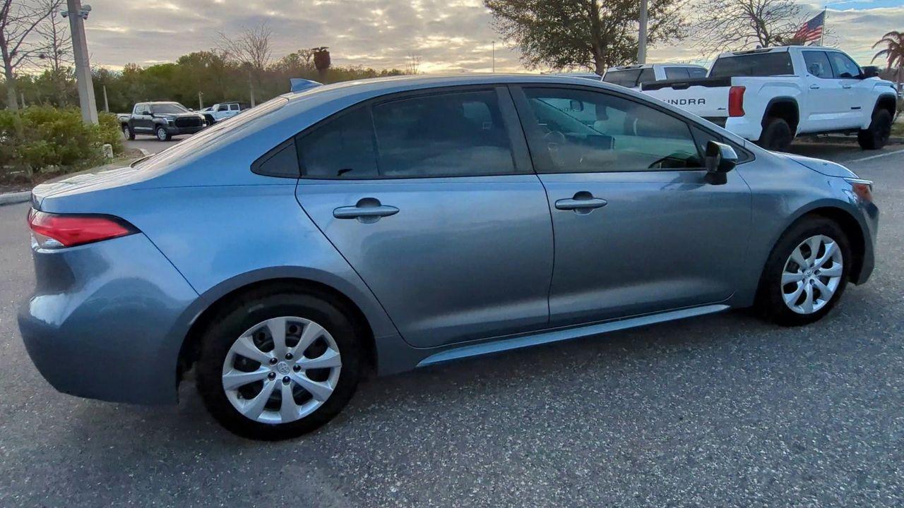 Toyota Corolla Le Fwd 4Dr Car - Thumbnail 2