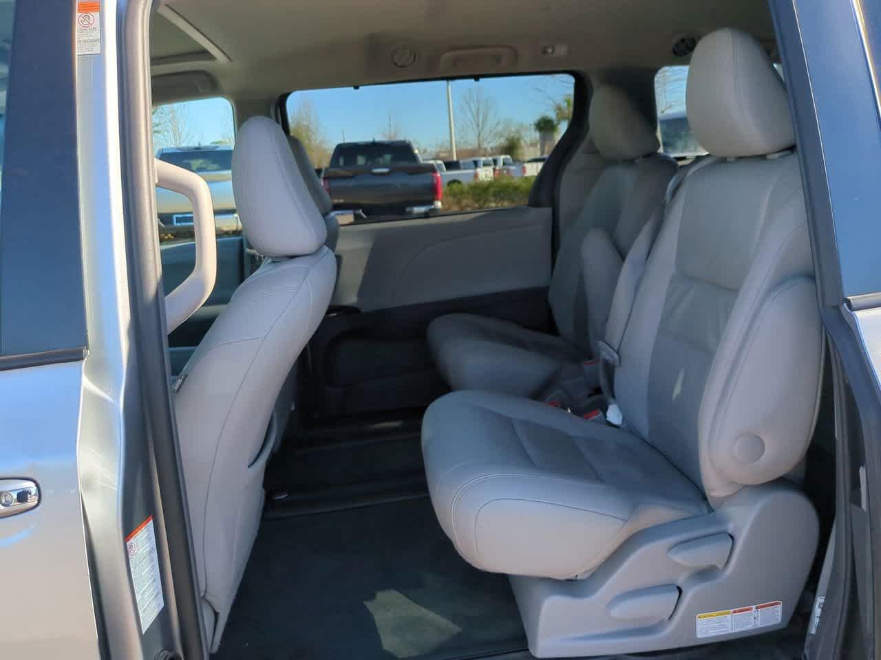 Toyota Sienna Xle Fwd - Thumbnail 15